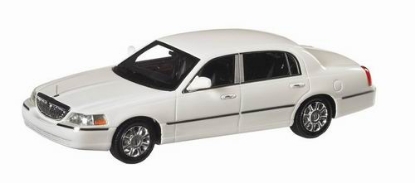 Изображение LUXURY 1/43 LINCOLN Town Car 2012 vibrant white