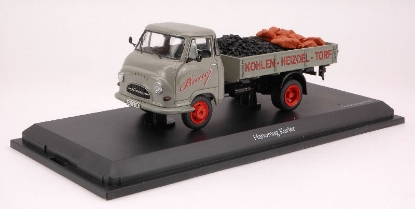 Изображение SCHUCO 1/43 HANOMAG Kurier  KOHLEN BAUER уголь и мешки в кузове