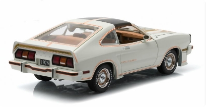 Изображение GREENLIGHT 1/18 FORD Mustang II King Cobra 1978 polar white/gold