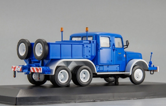 Изображение IST 1/43 TATRA 141 6х6 балластный тягач 1959 blue