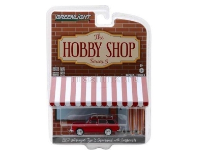 Изображение GREENLIGHT 1/64 VW 1600 c багажником и доской для серфинга 1962 red