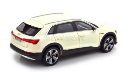 Изображение NOREV 1/18 AUDI E-Tron кроссовер 2019 white metallic