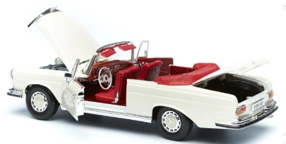 Изображение MAISTO 1/18 MERCEDES-BENZ 280SE Cabrio 1967 cream/кремовый