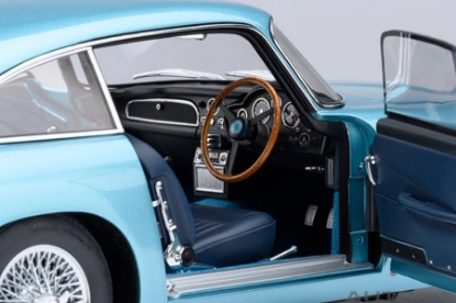Изображение AUTOART 1/18 ASTON MARTIN DB5 1964 caribbean pearl/blue