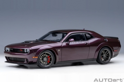 Изображение AUTOART 1/18 DODGE Challenger R/T Scat Pack Shaker Widebody 2022 hellraisin