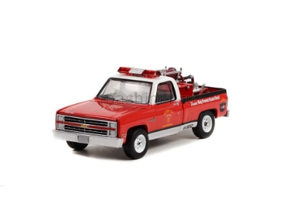 Изображение GREENLIGHT 1/64 CHEVROLET C20 Custom Deluxe with Fire Equipment  (Please! Help Prevent Forest Fires!) 1984