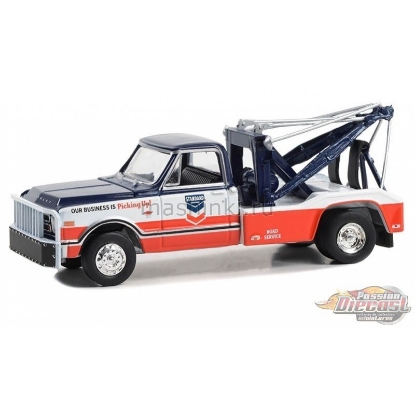 Изображение GREENLIGHT 1/64 CHEVROLET C-30 эвакуатор Standard Oil Road Service 1968