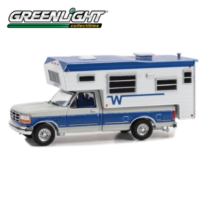 Изображение GREENLIGHT 1/64 FORD F-250 Long Bed Winnebago Camper 1992 medium silver/bright Regatta blue metallic