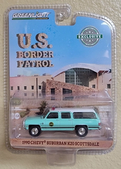 Изображение GREENLIGHT 1/64 CHEVROLET Suburban K20 Scottsdale U.S. Border Patrol 1990