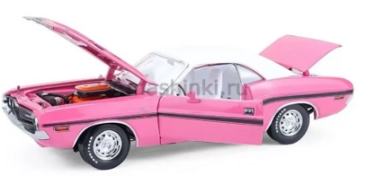 Изображение GREENLIGHT 1/18 DODGE Challenger R/T Hardtop 440 Six Pack 1970 (4/4) panther pink/black/white